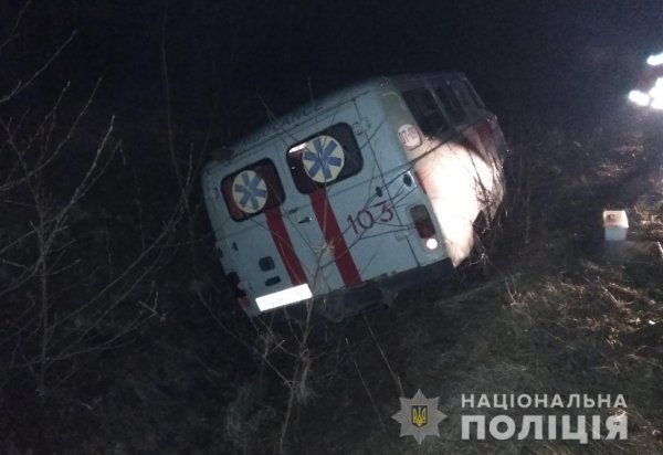 Дві автопригоди у Ковельському районі: "швидка" у кюветі та наїзд на велосипедиста