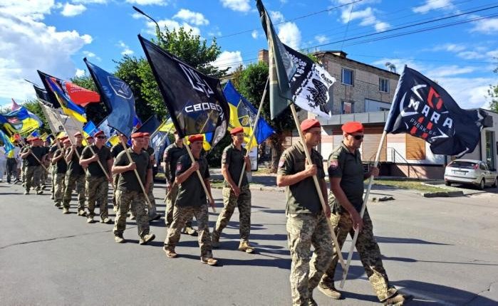 У Ковелі пройшла хода з прапорами бойових підрозділів