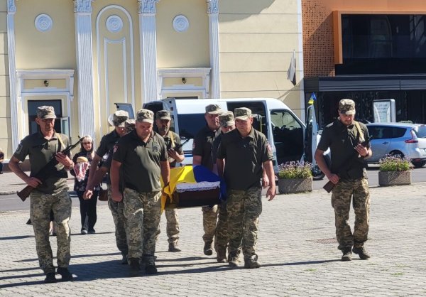 Ковель попрощався із Захисником Олегом Бортніком, який 22 місяці вважався зниклим безвісти Ковель попрощався із Захисником Олегом Бортніком, який 22 місяці вважався зниклим безвісти