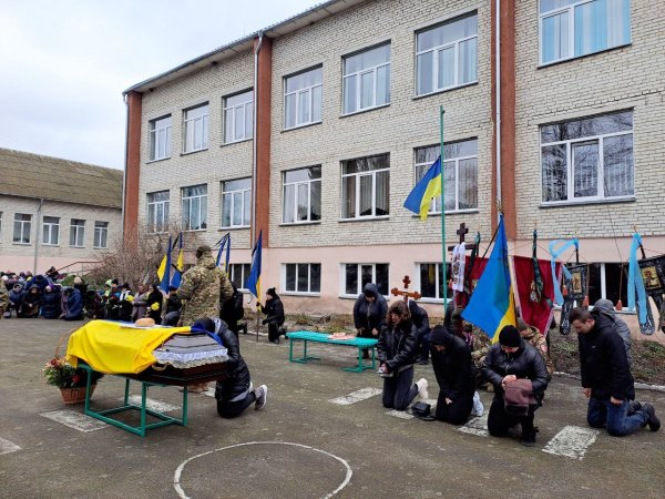 Остання шана воїнові: у Тойкуті провели в останню дорогу Героя Петра Ілюшика Остання шана воїнові: у Тойкуті провели в останню дорогу Героя Петра Ілюшика