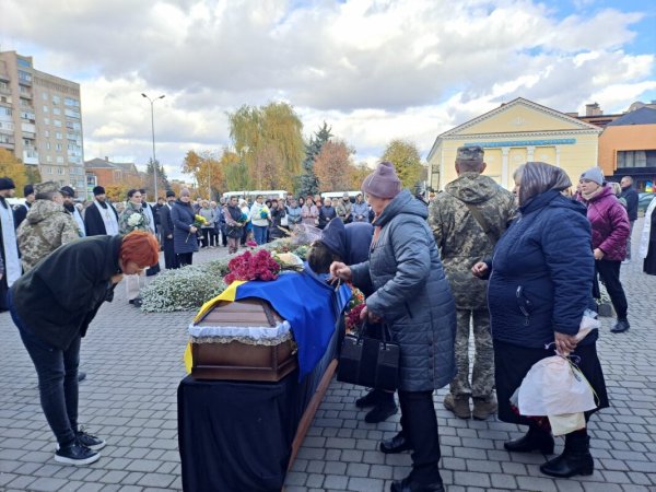 Понад рік вважався зниклим безвісти: у Ковелі попрощалися із Романом Яковлевим