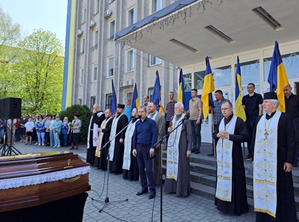 Сьогодні капітану Володимиру Котику мало б виповнитись 52 роки. Ковель попрощався зі своїм Героєм