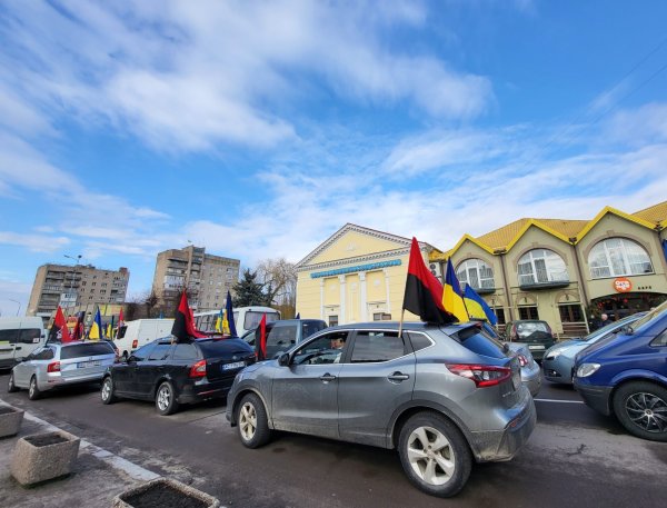 Життя обірвала війна: ковельчани попрощались з 28-річним Героєм Вадимом Ковальчуком Життя обірвала війна: ковельчани попрощались з 28-річним Героєм Вадимом Ковальчуком