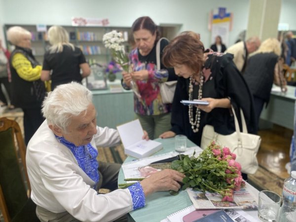 У Ковелі презентували нову книгу Андрія Бондарчука «Пуповина предків» У Ковелі презентували нову книгу Андрія Бондарчука «Пуповина предків»