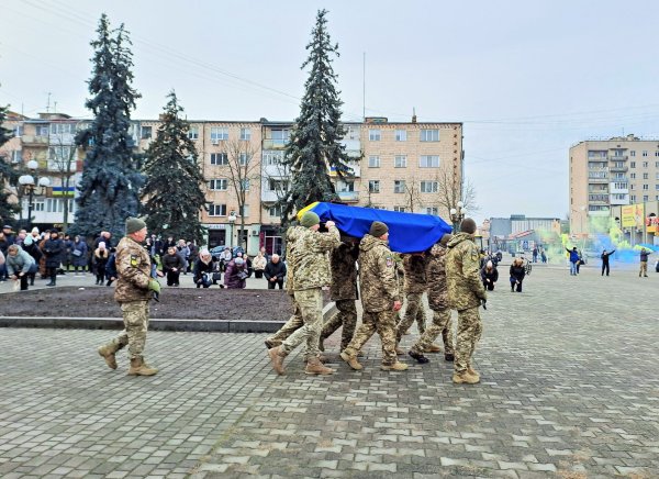 У Ковелі провели в останню земну дорогу Захисника України Олександра Суся У Ковелі провели в останню земну дорогу Захисника України Олександра Суся