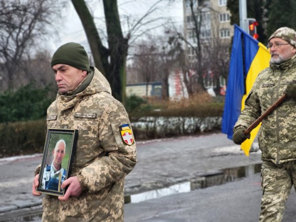 Обіцяв повернутись додому: ковельчани попрощались з Героєм Сергієм Оніщуком Обіцяв повернутись додому: ковельчани попрощались з Героєм Сергієм Оніщуком