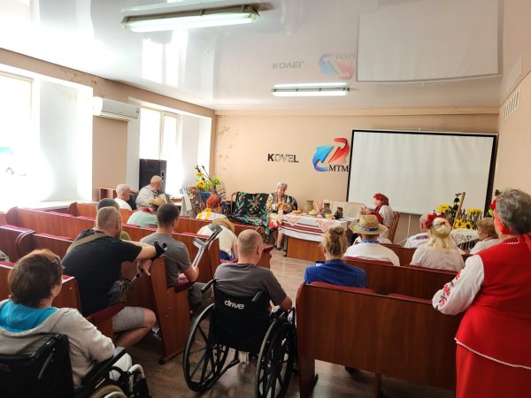 Ковельські поважні театрали зіграли для поранених бійців