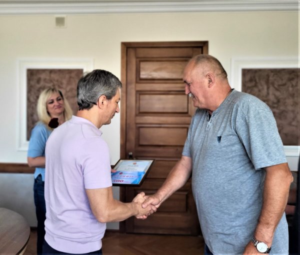 У Ковелі працівників торгівлі відзначили Подяками міського голови У Ковелі працівників торгівлі відзначили Подяками міського голови