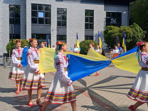 У Ковелі урочисто підняли Державний Прапор України