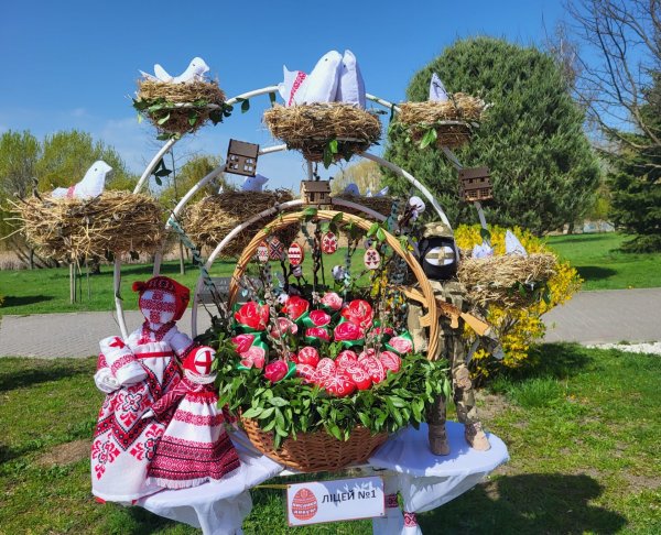 У Ковелі в парку Шевченка встановили Великодні композиції. Фото
