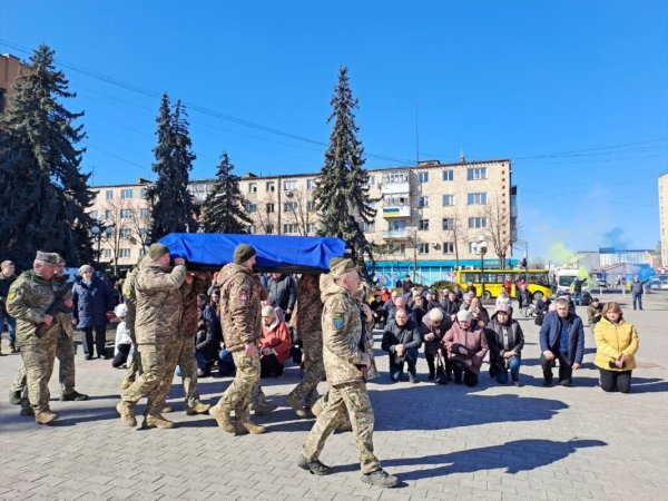 У Ковелі попрощалися із загиблим захисником України Олександром Маслом