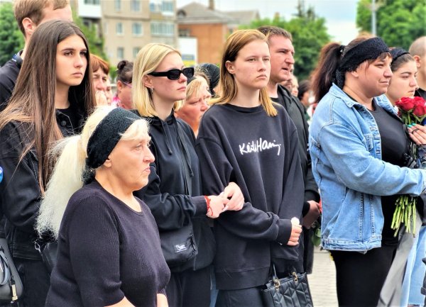Небесне воїнство поповнилось ангелом у білій вишиванці: У Ковелі попрощались з загиблим Героєм Андрієм Михайленком