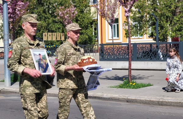 Ковельська громада провела в останню земну дорогу Героя Віктора Батюшкіна