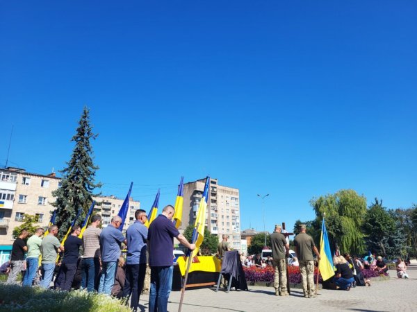 Ковель попрощався із Захисником Олегом Бортніком, який 22 місяці вважався зниклим безвісти Ковель попрощався із Захисником Олегом Бортніком, який 22 місяці вважався зниклим безвісти