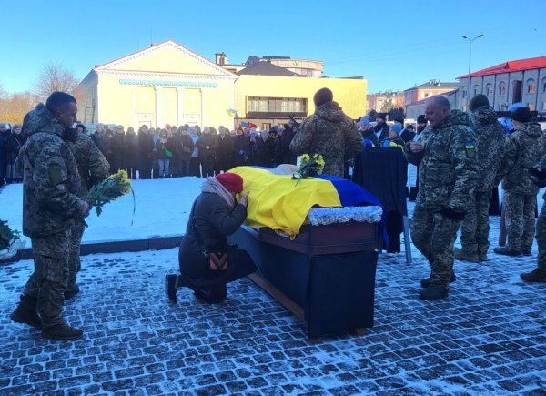 Ковель провів в останню путь захисника України Романа Ющенка Ковель провів в останню путь захисника України Романа Ющенка