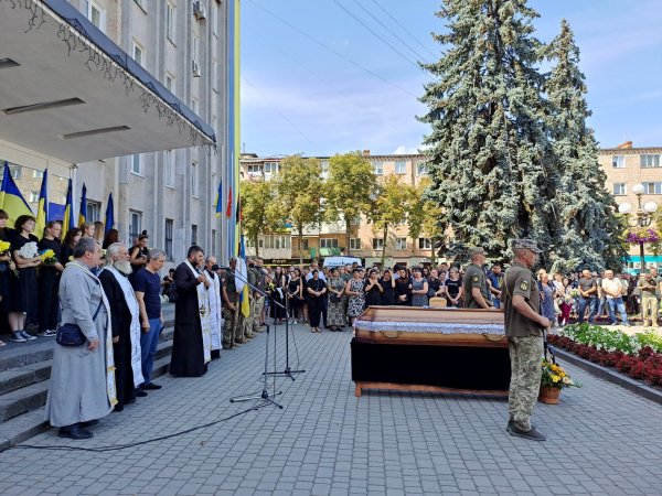 Ковельська громада віддала останню шану прикордоннику, Герою Станіславу Ковбу, який загинув на Сумщині
