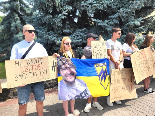 26 місяців у полоні: у Ковелі відбулася акція на підтримку захисників Маріуполя 26 місяців у полоні: у Ковелі відбулася акція на підтримку захисників Маріуполя