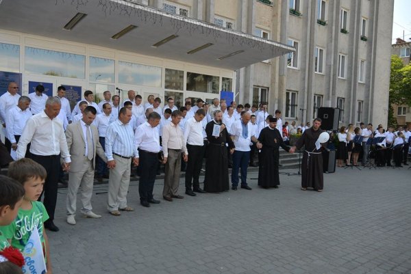 Хода на захист дітей і сім’ї об’єднала кількасот ковельчан ФОТО Хода на захист дітей і сім’ї об’єднала кількасот ковельчан ФОТО