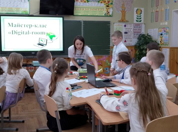 Наталія Тимощук – переможець конкурсу «Мистецтво бути учителем», який вперше відбувся у нашій громаді Наталія Тимощук – переможець конкурсу «Мистецтво бути учителем», який вперше відбувся у нашій громаді