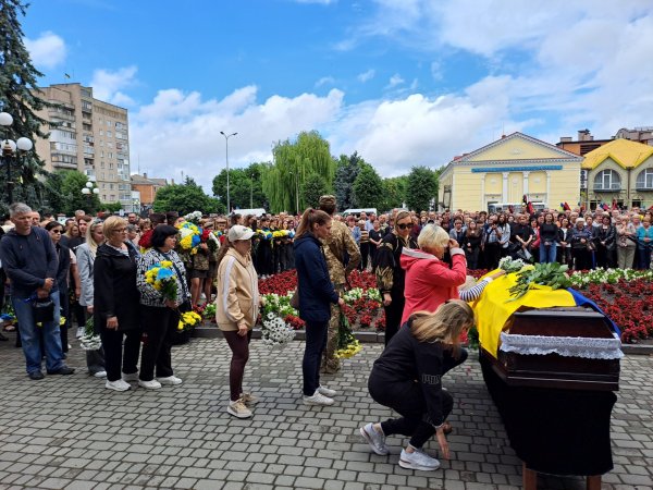 Мав серце і витривалість воїна: у Ковелі провели в останню дорогу Героя Павла Шайтана