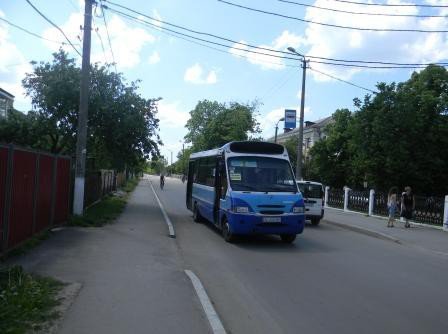 Чому приміські маршрутки не зупиняються на міських зупинках у Ковелі?