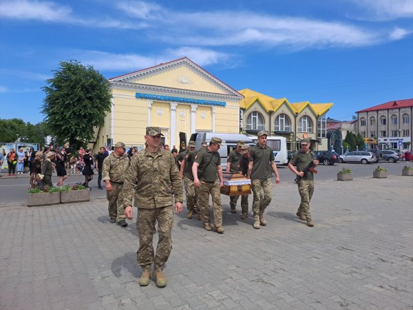 Назавжди 46: ковельчани попрощались з Героєм Сергієм Булавкою