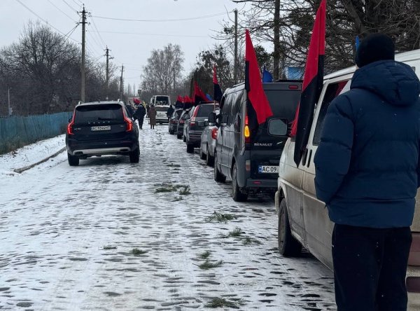 З полеглим Захисником Геннадієм Марчуком попрощалися у селі Клюськ З полеглим Захисником Геннадієм Марчуком попрощалися у селі Клюськ