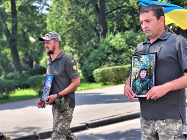 Їх струни земного життя обірвала війна: у Ковелі провели в останню дорогу Володимира Лучиновича та Олександра Берегу