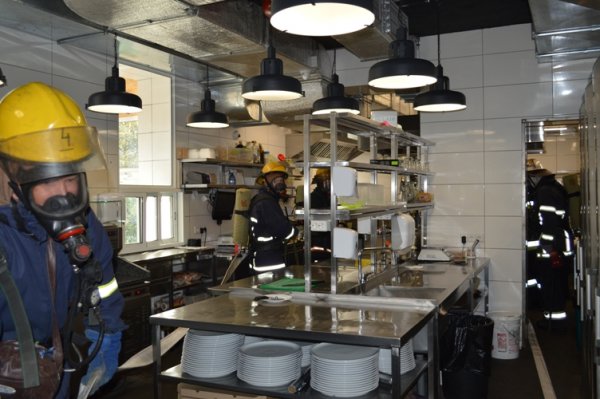 Пожежа в "Классіку". Персонал до приїзду рятувальників покинув приміщення ФОТО Пожежа в "Классіку". Персонал до приїзду рятувальників покинув приміщення ФОТО