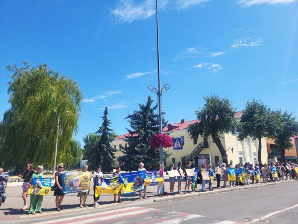 У Ковелі відбулася акція на підтримку військовополонених і в пам’ять про жертв теракту в Оленівці