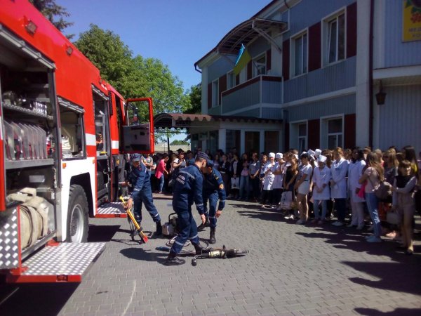 У Ковелі рятувальники розповіли студентам медичного коледжу, як діяти в надзвичайній ситуації