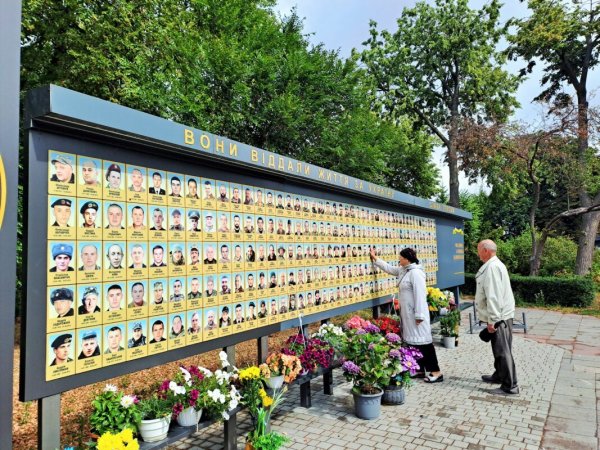 У Ковелі вшанували пам’ять медиків, які загинули, рятуючи життя під час війни У Ковелі вшанували пам’ять медиків, які загинули, рятуючи життя під час війни