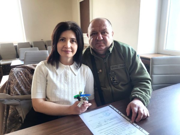 У Ковелі ветеран війни та п’ять родин переселенців отримали ключі від квартир У Ковелі ветеран війни та п’ять родин переселенців отримали ключі від квартир