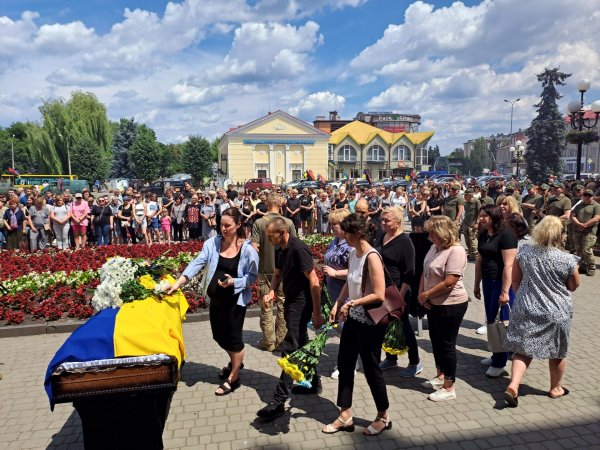 У Ковелі попрощались з 25-річним Героєм Владиславом Саковським