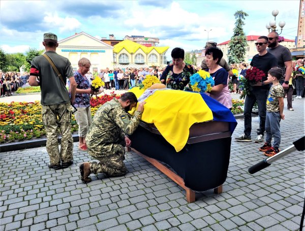 Ковельчани віддали останню шану Герою Юрію Корецькому Ковельчани віддали останню шану Герою Юрію Корецькому