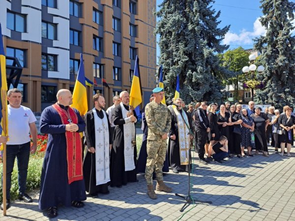 Ковельська громада попрощалася із захисником Ігорем Хомичем Ковельська громада попрощалася із захисником Ігорем Хомичем