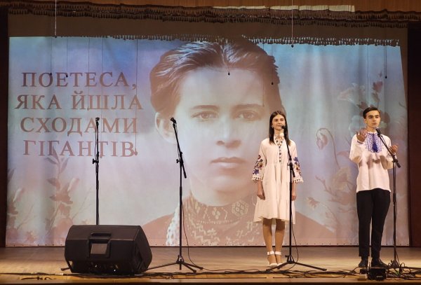 «Поетеса, яка йшла сходами гігантів»: до 154-ї річниці від дня народження Лесі Українки ковельчан запросили у літературно-мистецьку вітальню «Поетеса, яка йшла сходами гігантів»: до 154-ї річниці від дня народження Лесі Українки ковельчан запросили у літературно-мистецьку вітальню