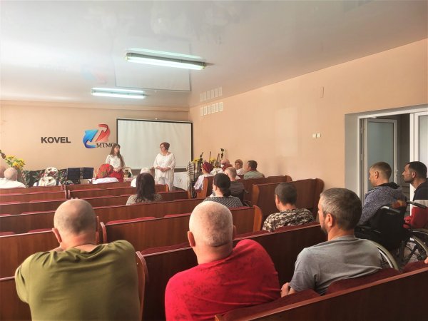 Ковельські поважні театрали зіграли для поранених бійців