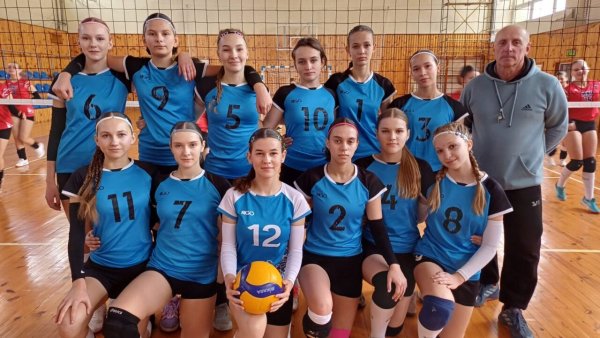 Команда ДЮСШ №1 імені Петра Стуса виборола перше місце у волейбольному турнірі «Золота осінь-2025»