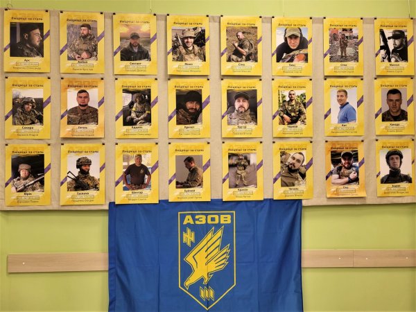 У Ковелі відкрили фотовиставку, присвячену загиблим захисникам Маріуполя У Ковелі відкрили фотовиставку, присвячену загиблим захисникам Маріуполя