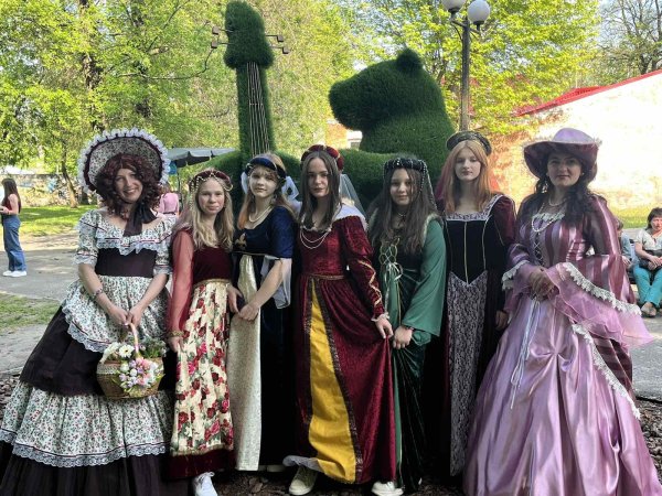 Театр-студія “10 ряд 10 місце” запрошує у свою родину