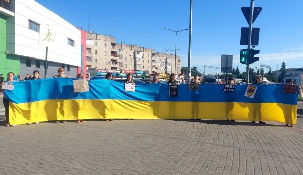 У Ковелі вшанували пам’ять загиблих у російському полоні та жертв теракту в Оленівці У Ковелі вшанували пам’ять загиблих у російському полоні та жертв теракту в Оленівці