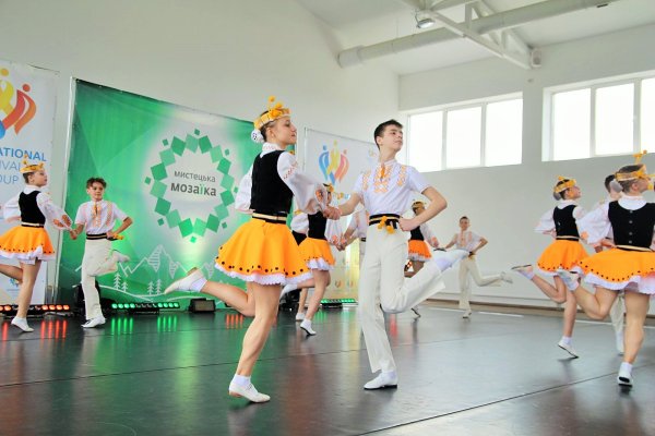 Ансамбль танцю “Барвінок” вдало виступив на фестивалі в Буковелі Ансамбль танцю “Барвінок” вдало виступив на фестивалі в Буковелі