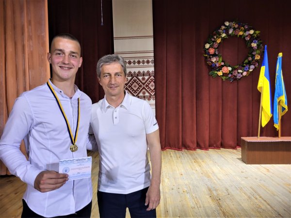 Випускникам ліцею №3 імені Лесі Українки вручили свідоцтва про здобуття повної загальної середньої освіти Випускникам ліцею №3 імені Лесі Українки вручили свідоцтва про здобуття повної загальної середньої освіти