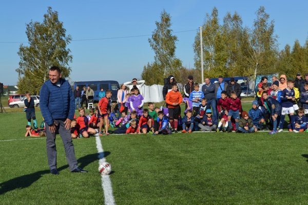 У Ковелі відбулось відкриття найбільшого на Волині футбольного поля зі штучним покриттям ФОТО У Ковелі відбулось відкриття найбільшого на Волині футбольного поля зі штучним покриттям ФОТО