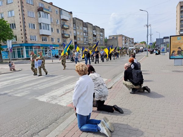 Назавжди в строю: ковельчани провели в останню земну дорогу молодого воїна Владислава Андрусика
