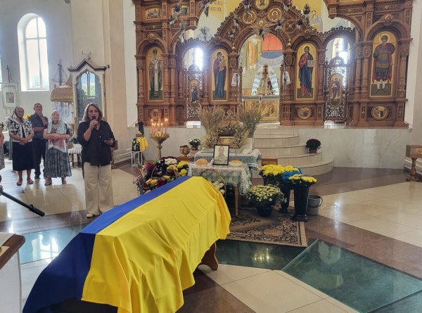 Ковельчани провели в останню земну дорогу Захисника Руслана Нечипорука Ковельчани провели в останню земну дорогу Захисника Руслана Нечипорука