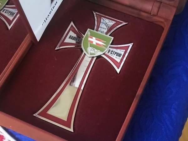 У Ковелі представники 14 ОМБр вручили пам’ятні відзнаки «Князівський хрест Героя «Навіки в строю» сім’ям загиблих побратимів