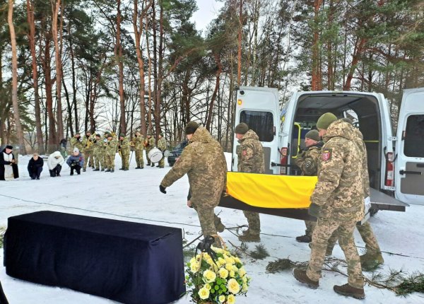 Навіки в строю: Ковельська громада попрощалася з Героєм Олександром Мацюком Навіки в строю: Ковельська громада попрощалася з Героєм Олександром Мацюком