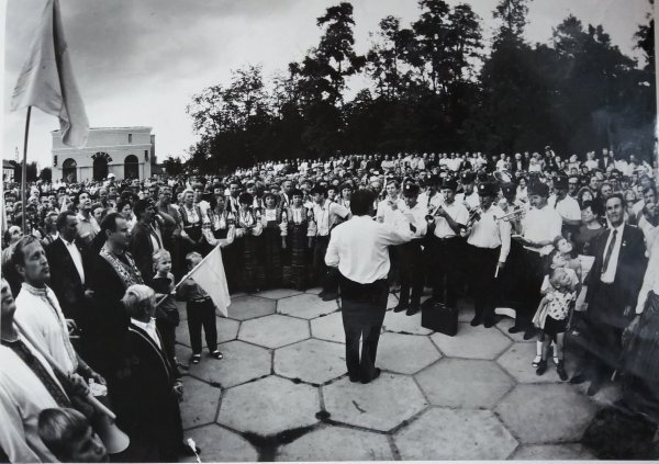 35 років тому в Ковелі вперше підняли синьо-жовтий прапор 35 років тому в Ковелі вперше підняли синьо-жовтий прапор